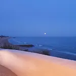 Wonder Charm בית הארחה